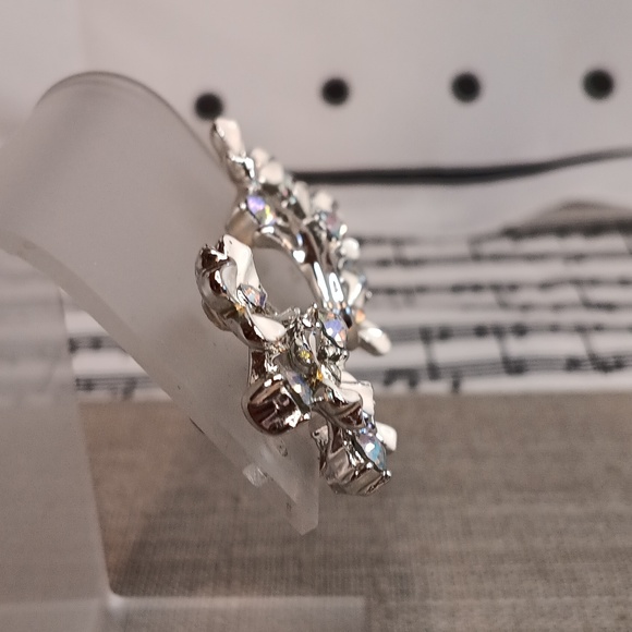 Coro White Floral Aurora Borealis Rhinestone Silver Tone Clip Earrings - Picture 2 of 5